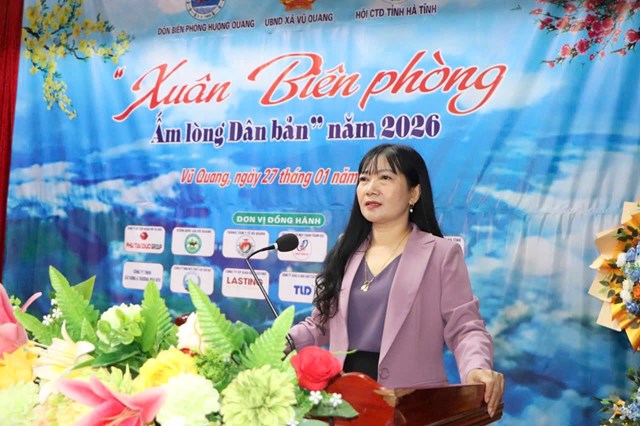 Chủ tịch UBND x&atilde; Vũ Quang Phan Hồng Yến ph&aacute;t biểu tại Chương tr&igrave;nh.