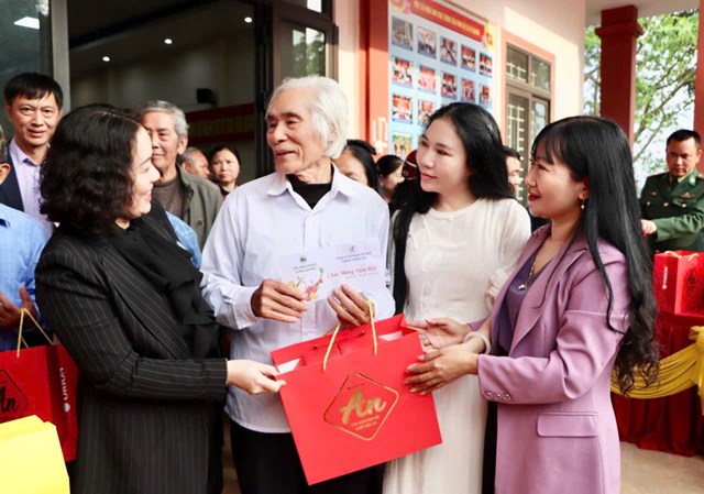 Hà Tĩnh: “Xuân Biên phòng ấm lòng dân bản” – Lan tỏa yêu thương tại xã Vũ Quang - Ảnh 2