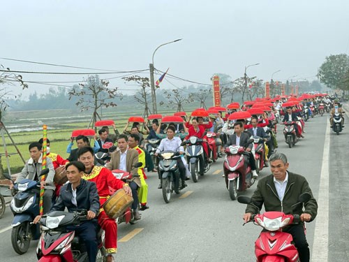  Đông đảo người dân trong và ngoài tỉnh đã đến dự lễ.