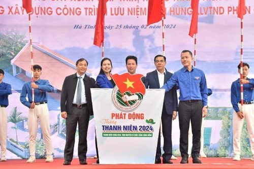 Đại biểu phát động ra quân tết trồng cây xuân Giáp Thìn 2024 và phát động Tháng Thanh niên năm 2024.