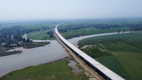 Cầu Hưng Đức vượt sông dài nhất cao tốc Bắc - Nam