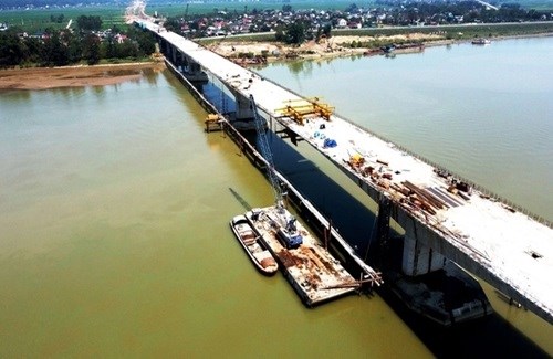 Đây là cây cầu thứ 5 bắc qua sông Lam nối 2 tỉnh Nghệ An và Hà Tĩnh.