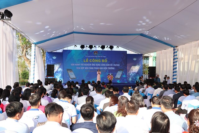 Lễ c&ocirc;ng bố triển khai ứng dụng C&ocirc;ng d&acirc;n số H&agrave; Tĩnh (i-HaTinh) t&iacute;ch hợp Nền tảng phản &aacute;nh hiện trường được tổ chức tại Trung t&acirc;m Khoa học, C&ocirc;ng nghệ v&agrave; Chuyển đổi số.