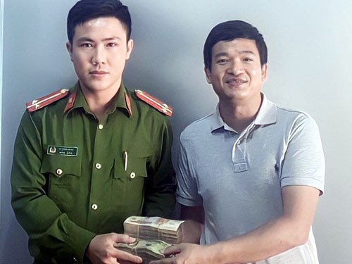 Chị Nguyễn Thị Nga đã được lực lượng công an hỗ trợ và may mắn tìm lại được số tiền 300 triệu đồng.