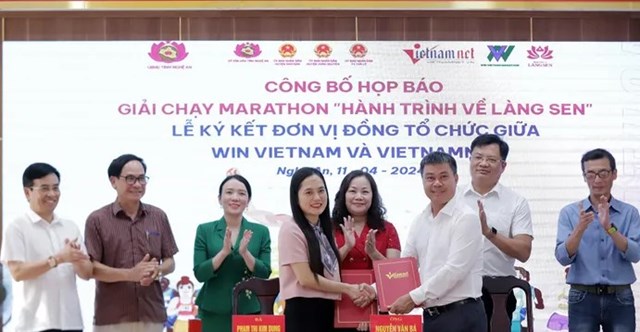 Lễ k&yacute; kết đơn vị đồng tổ chức giữa B&aacute;o VietNamNet v&agrave; C&ocirc;ng ty TNHH Thể thao Win VietNam