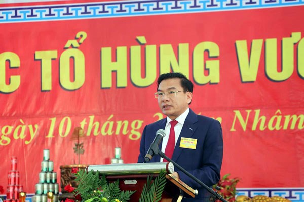 &Ocirc;ng Trần Xu&acirc;n Lương - Ph&oacute; Gi&aacute;m đốc Sở Văn h&oacute;a, Thể thao v&agrave; Du lịch H&agrave; Tĩnh khai mạc Đại lễ.