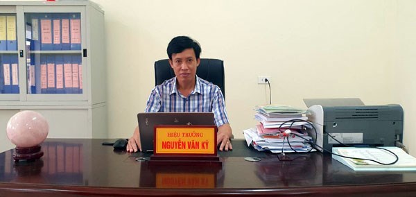 Thầy Nguyễn Văn Kỳ - Hiệu trưởng trường THCS L&ecirc; Hồng Phong l&agrave; người chuẩn mực, d&aacute;m nghĩ, d&aacute;m l&agrave;m.