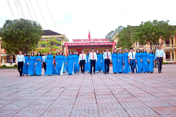 Đội ngũ giáo viên luôn đoàn kết, không ngừng nâng cao học tập, trau dồi chuyên môn, lấy thầy Kỳ làm chuẩn mực để cố gắng.