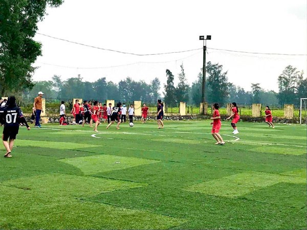 Xây dựng trường học xanh-sạch-đẹp để phục vụ cho học sinh vừa vui chơi, vừa học tập.