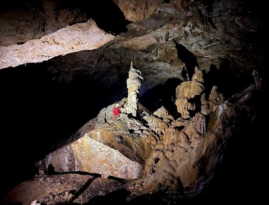 Hình ảnh hố sụt tại hang động mới được phát hiện
