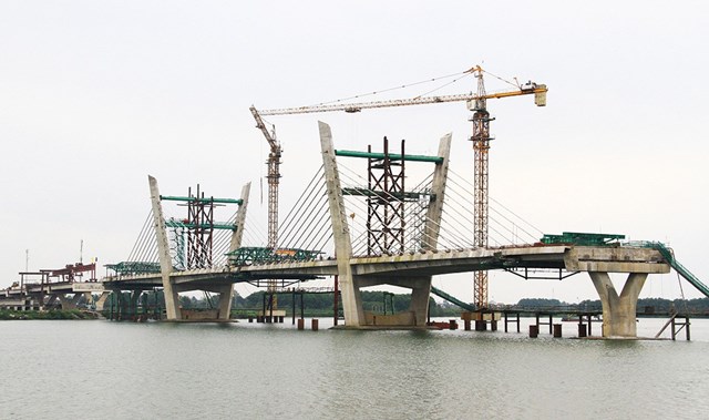 Cầu Thạch H&atilde;n 1 nối Đ&ocirc;ng H&agrave; với Triệu Phong đang được t&iacute;ch cực thi c&ocirc;ng nhanh ch&oacute;ng kịp tiến độ
