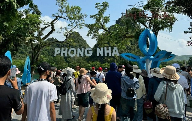 Nhiều kh&aacute;ch sạn, homestay, farmstay v&agrave; c&aacute;c điểm lưu tr&uacute; gần thi&ecirc;n nhi&ecirc;n tại khu vực Phong Nha - Kẻ B&agrave;ng v&agrave; TP. Đồng Hới đều hoạt động gần như hết c&ocirc;ng suất