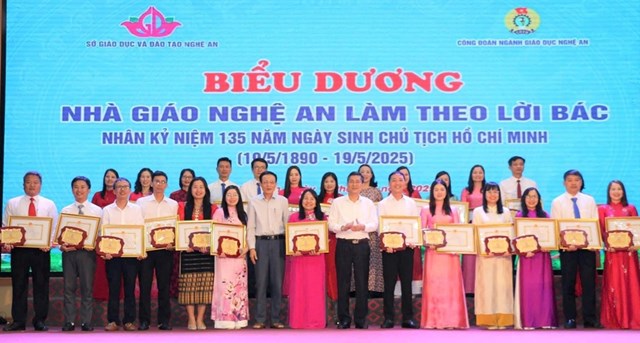 Nghệ An tuy&ecirc;n dương 135 nh&agrave; gi&aacute;o ti&ecirc;u biểu học v&agrave; l&agrave;m theo lời B&aacute;c