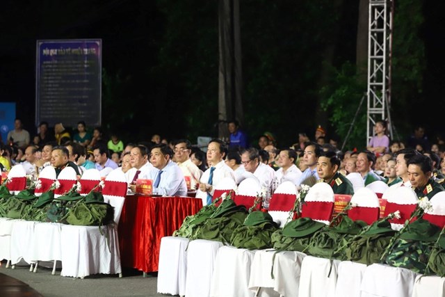 C&aacute;c đại biểu dự chương tr&igrave;nh nghệ thuật "Trường Sơn - Ch&acirc;n trần ch&iacute; th&eacute;p"