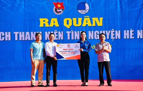 H&#224; Tĩnh: Lễ ra qu&#226;n Chiến dịch thanh ni&#234;n t&#236;nh nguyện h&#232; 2023 huy động được nguồn lực x&#227; hội h&#243;a gần 1,6 tỷ đồng - Ảnh 1