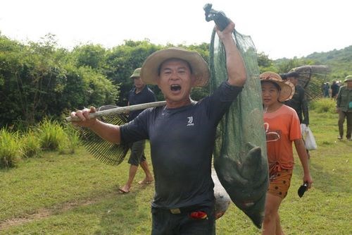 Theo người dân địa phương, vào ngày ngày nếu ai bắt được cá to thì rất may mắn, thuận lợi cho cả năm.