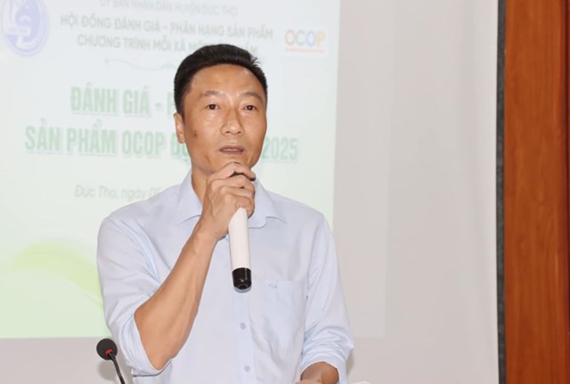 &Ocirc;ng Nguyễn Đ&igrave;nh Ch&iacute; ghi nhận v&agrave; đ&aacute;nh gi&aacute; cao những nỗ lực của c&aacute;c cơ sở sản xuất trong qu&aacute; tr&igrave;nh ph&aacute;t triển sản phẩm OCOP