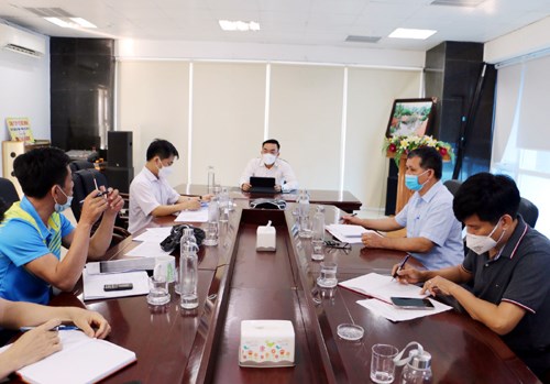 &Ocirc;ng Nguyễn Lương T&acirc;m, PGĐ Sở Y tế chủ tr&igrave; cuộc họp th&ocirc;ng b&aacute;o kết quả 3 ca bệnh dương t&iacute;nh&nbsp;virus SARS-CoV-2 s&aacute;ng ng&agrave;y 6/6. Ảnh: Nhật Thắng.