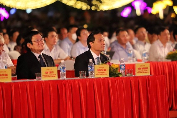 Nguy&ecirc;n Chủ tịch nước Trương Tấn Sang tham gia buổi lễ kỷ niệm 65 năm ng&agrave;y B&aacute;c Hồ về thăm H&agrave; Tĩnh.