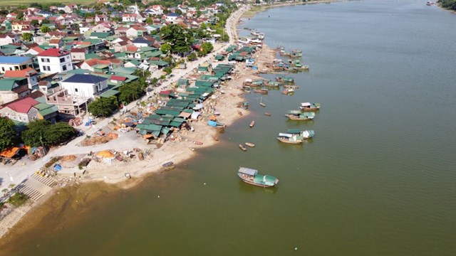 L&agrave;ng hến truyền thống b&ecirc;n bờ s&ocirc;ng La
