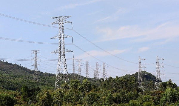 Đường d&acirc;y 500kV đ&atilde; th&ocirc;ng tuyến.