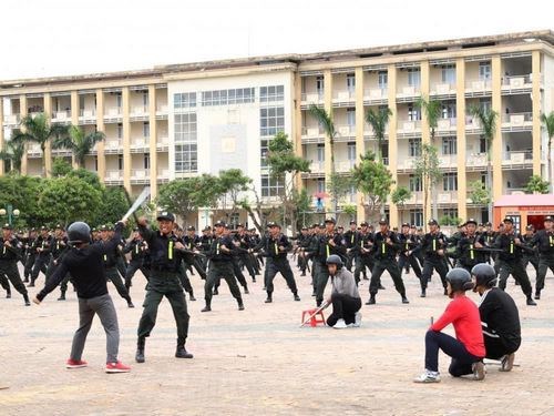 C&#244;ng an tỉnh H&#224; Tĩnh ho&#224;n th&#224;nh xuất sắc diễn tập thực binh xử l&#253; t&#236;nh huống g&#226;y rối, bạo loạn năm 2023 - Ảnh 4