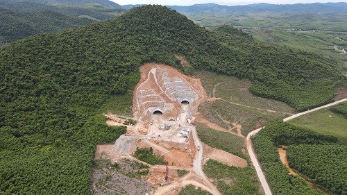 Hầm xuy&ecirc;n n&uacute;i Đ&egrave;o Bụt cũng l&agrave; hầm đường bộ duy nhất trong chiều d&agrave;i 107,22km tuyến cao tốc Bắc - Nam ph&iacute;a Đ&ocirc;ng qua địa b&agrave;n H&agrave; Tĩnh.