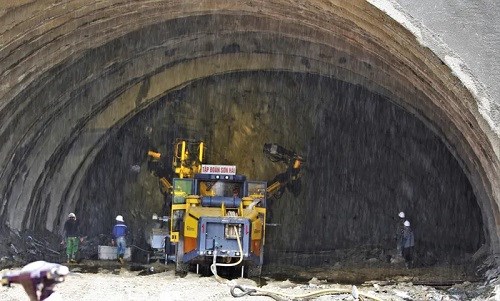 Để triển khai thi công hầm Đèo Bụt, Tập đoàn Sơn Hải đã sử dụng nhiều máy móc, thiết bị hiện đại.