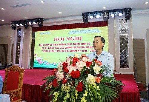 Ông Hoàng Trung Dũng, Bí thư Tỉnh ủy Hà Tĩnh phát biểu tại hội nghị.