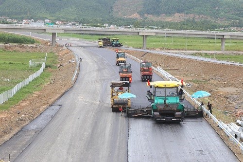 Các nhà thầu đang tập trung tối đa nhân công để hoàn thành đúng thời gian dự kiến.