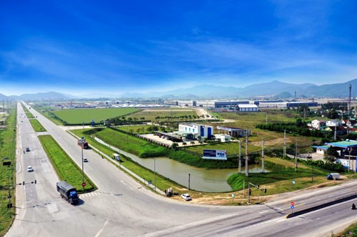Dự án phát triển hệ thống nhà xưởng, văn phòng xây sẵn đặt tại Khu công nghiệp WHA Industrial Zone 1 - Nghệ An được thực hiện bởi Tập đoàn Soilbuild Group Holdings Pte.