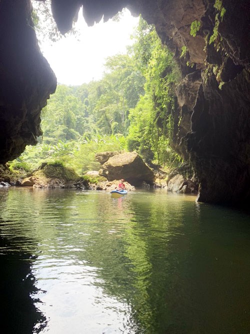 Khu vực cửa hang.