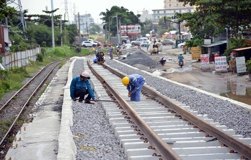 Mặt bằng đang ngổn ngang chưa thể bàn giao được cho đợn vị thi công.