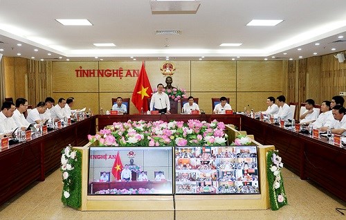 Phiên họp đánh giá tình hình thực hiện nhiệm vụ phát triển kinh tế - xã hội 9 tháng đầu năm.