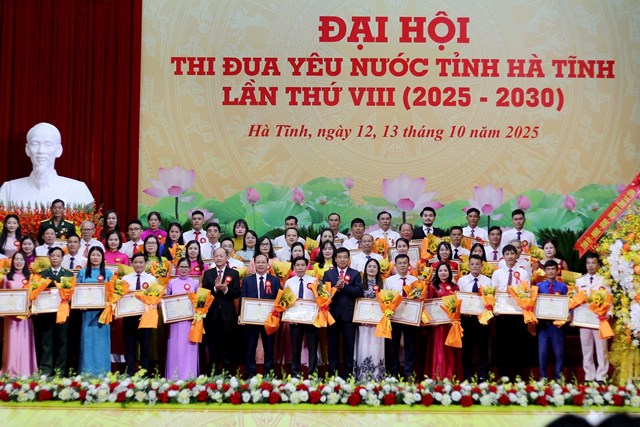 Hà Tĩnh vinh danh 100 tập thể, cá nhân điển hình tiên tiến trong phong trào thi đua yêu nước giai đoạn 2020–2025.