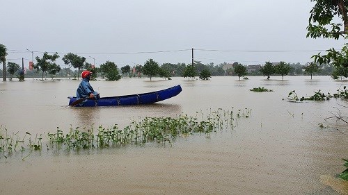 Mưa lớn khiến cho nhiều địa phương bị ngập &uacute;ng.