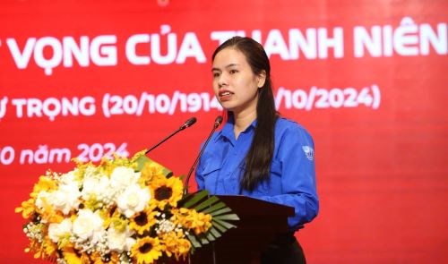 B&iacute; thư Tỉnh đo&agrave;n H&agrave; Tĩnh Nguyễn Ny Hương tham luận tại hội thảo