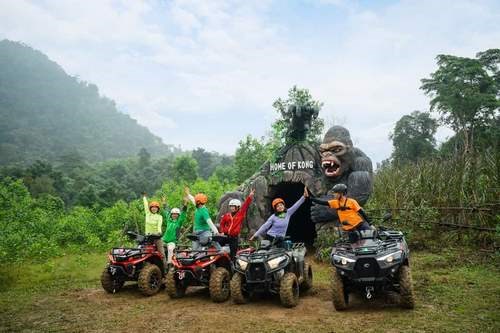 Trải nghiệm tour lái xe ATV khám phá rừng Lim. Đây là một trải nghiệm cực vui và kích thích đáng để trải nghiệm khi tới Tân Hoá. Bạn sẽ được thách thức trong 2 tiếng với việc lái xe moto đi xuyên những cánh rừng, băng qua những dốc đồi, vượt qua những con suối và hầm tối. Đây cũng là cơ hội để bạn khám phá thêm vẻ đẹp núi rừng Tân Hoá.