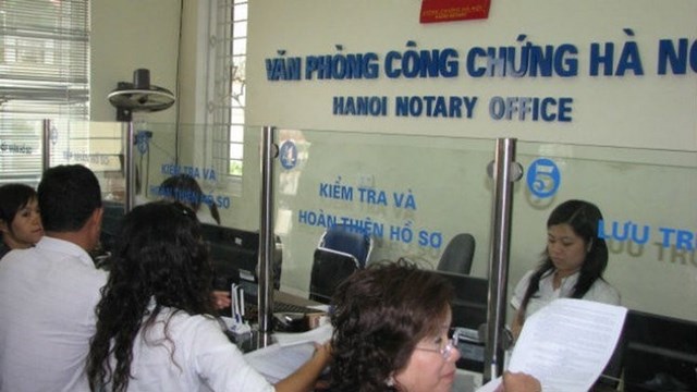 Bạn n&ecirc;n li&ecirc;n hệ với ph&ograve;ng c&ocirc;ng chứng để được tư vấn đầy đủ v&agrave; soạn thảo văn bản đặt cọc chuẩn chỉnh.