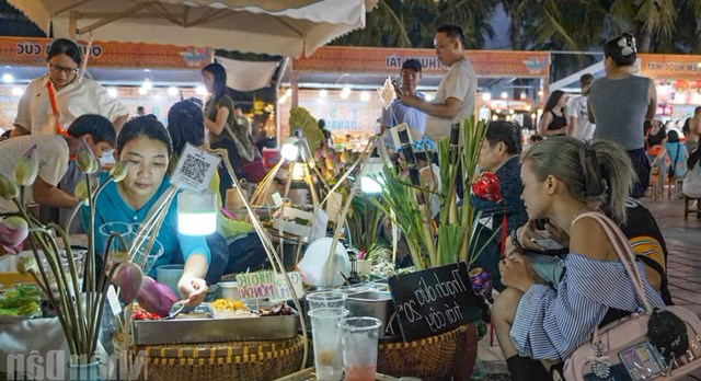 Đà Nẵng bùng nổ sắc màu trong đêm khai mạc Enjoy Danang Festival 2026, thu hút hàng vạn du khách - Ảnh 1