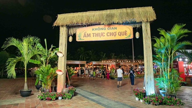 Đà Nẵng bùng nổ sắc màu trong đêm khai mạc Enjoy Danang Festival 2026, thu hút hàng vạn du khách - Ảnh 2