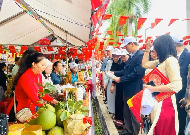 Khai mạc hội chợ nông sản, Kbang mở rộng không gian quảng bá nông sản và sản phẩm OCOP - Ảnh 2