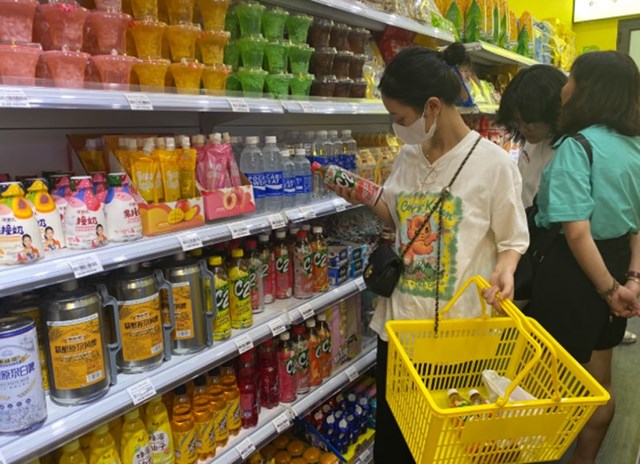 Người tiêu dùng tự bảo vệ mình trước hàng giả, hàng kém chất lượng bằng cách nào? - Ảnh 1