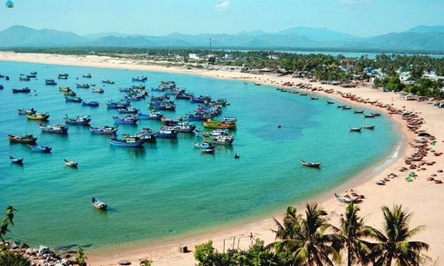 Hà Tĩnh: 35 năm đánh thức tiềm năng, dựng nền “công nghiệp không khói” - Ảnh 1