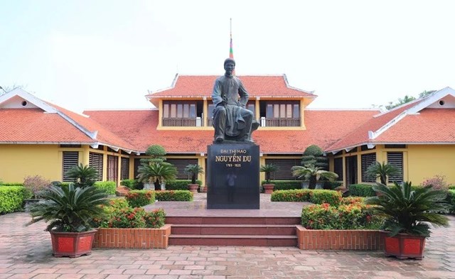Hà Tĩnh: 35 năm đánh thức tiềm năng, dựng nền “công nghiệp không khói” - Ảnh 2
