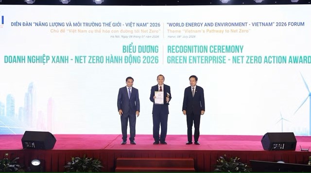 Đại diện Sabeco nhận biểu dương "Doanh nghiệp xanh - Net Zero h&agrave;nh động 2026" tại Diễn đ&agrave;n Năng lượng v&agrave; M&ocirc;i trường Thế giới
