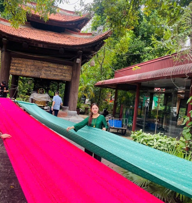 Vạn Phúc – Khi Lụa Bay Cùng Nắng - Ảnh 3