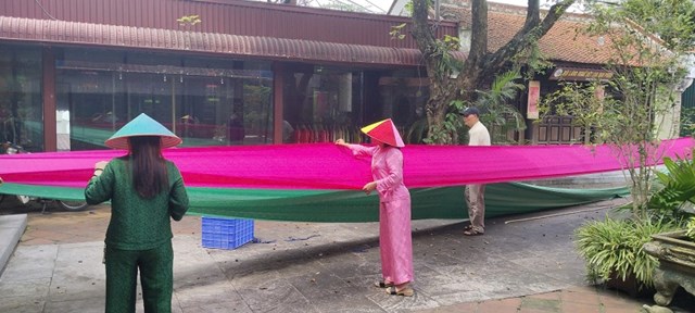 Vạn Phúc – Khi Lụa Bay Cùng Nắng - Ảnh 4