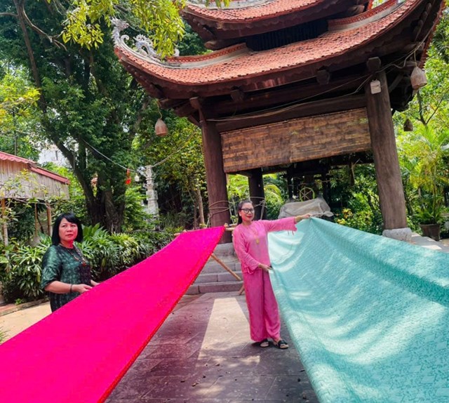 Vạn Phúc – Khi Lụa Bay Cùng Nắng - Ảnh 1