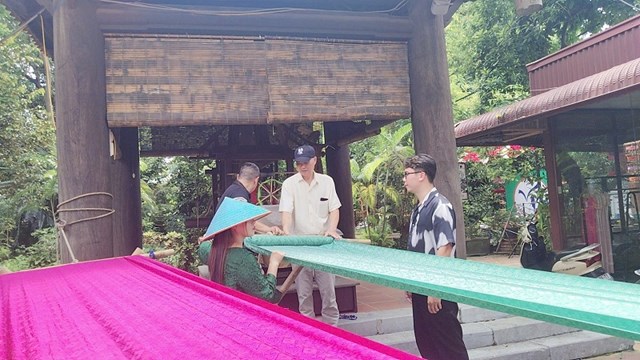 Vạn Phúc – Khi Lụa Bay Cùng Nắng - Ảnh 2